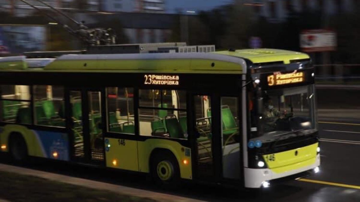 У Львові через обрив контактної мережі деякі тролейбуси курсують за скороченим маршрутом