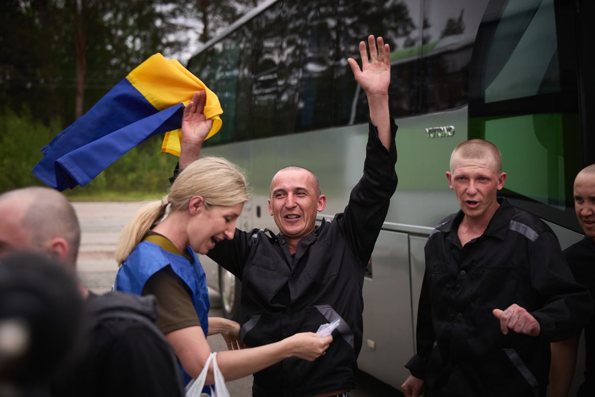 Україна повернула ще 303 захисників з російського полону
