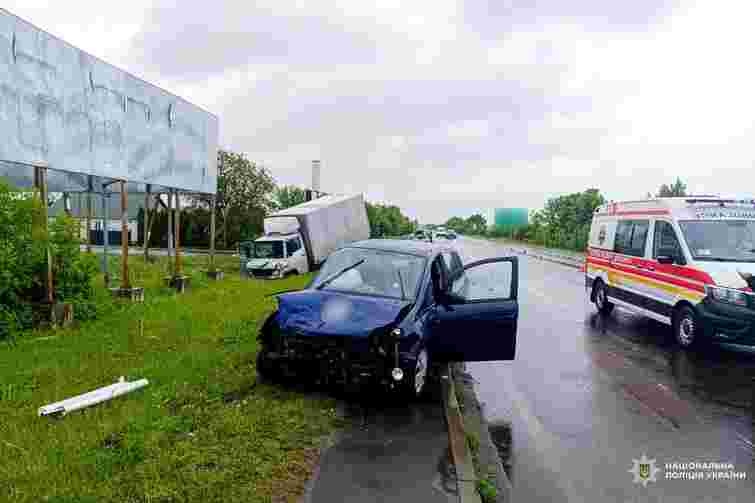 На Рівненщині сталася потрійна ДТП, є загиблий та постраждалі