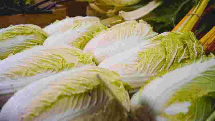 Розвіюємо сумніви: чи можна їсти пекінську капусту, якщо на ній є чорні плямки 