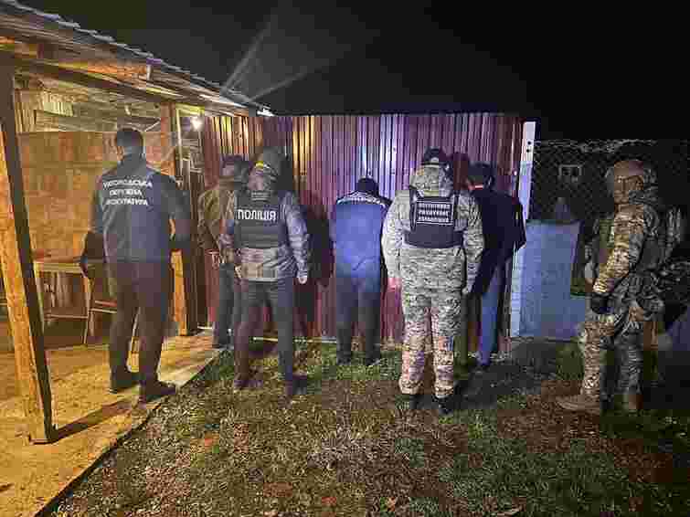 Закарпатець отримав 7 років тюрми за переправлення ухилянта на гумовій камері через Тису