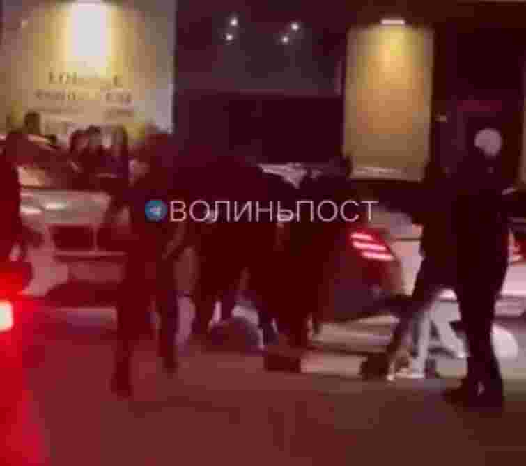 ДБР розслідує бійку зі стріляниною за участі правоохоронців у Луцьку 