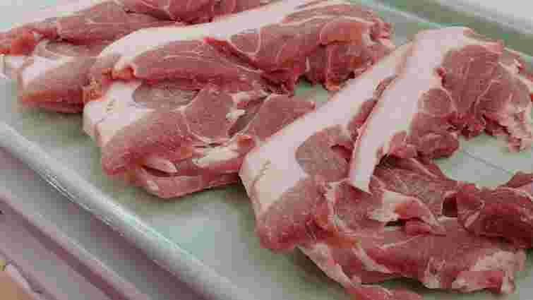 Свинина після варіння стає жорсткою, як гума: головні помилки приготування