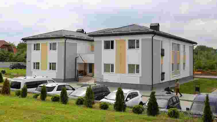 У Дрогобичі за спонсорські гроші звели будинок для переселенців на 12 квартир