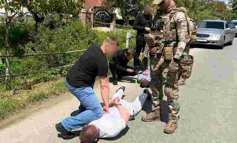 У Львові затримали переправника ухилянтів з підробленим посвідченням поліцейського