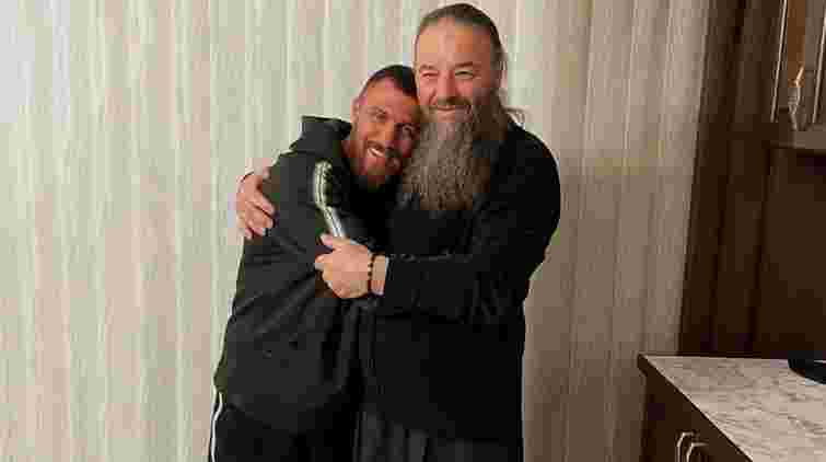 Ломаченко опублікував фото в обіймах скандального митрополита УПЦ МП Лонгина