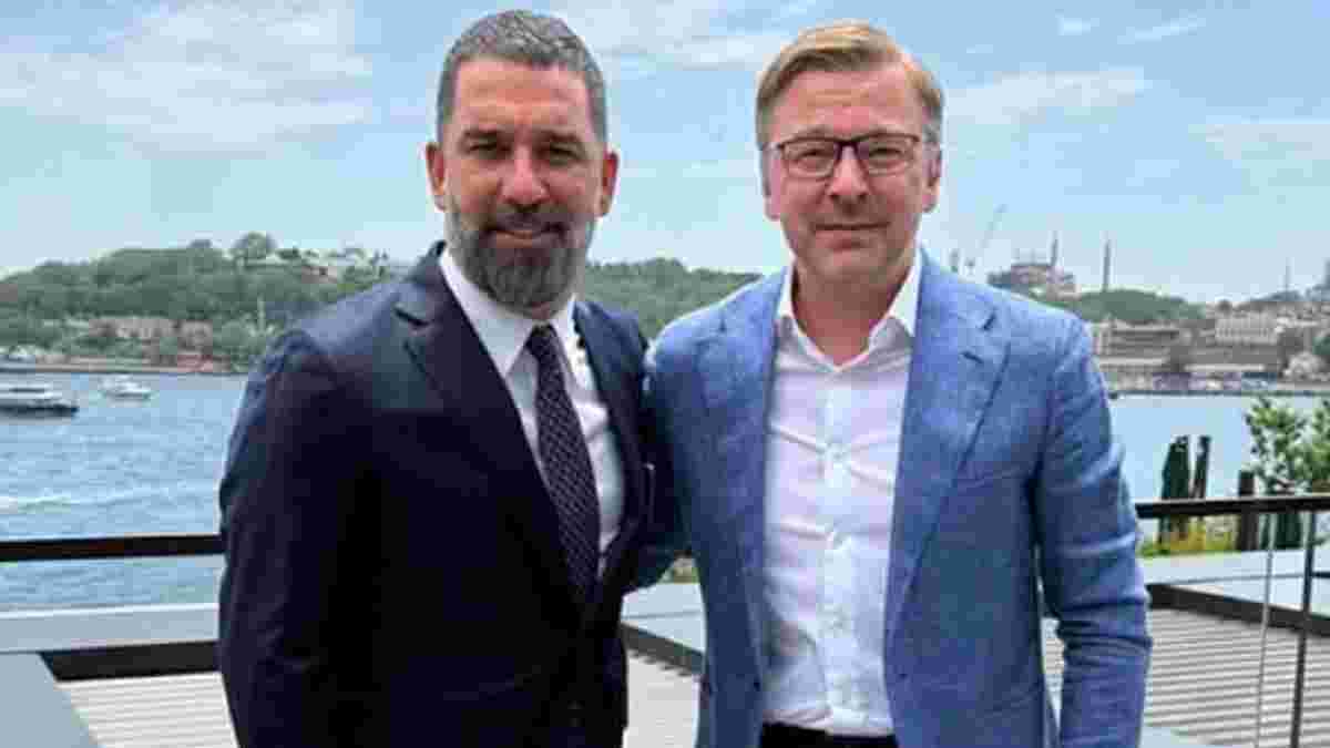 Арда Туран (ліворуч) з гендиректором донеччан Сергієм Палкіним Арда Туран (ліворуч) з гендиректором донеччан Сергієм Палкіним