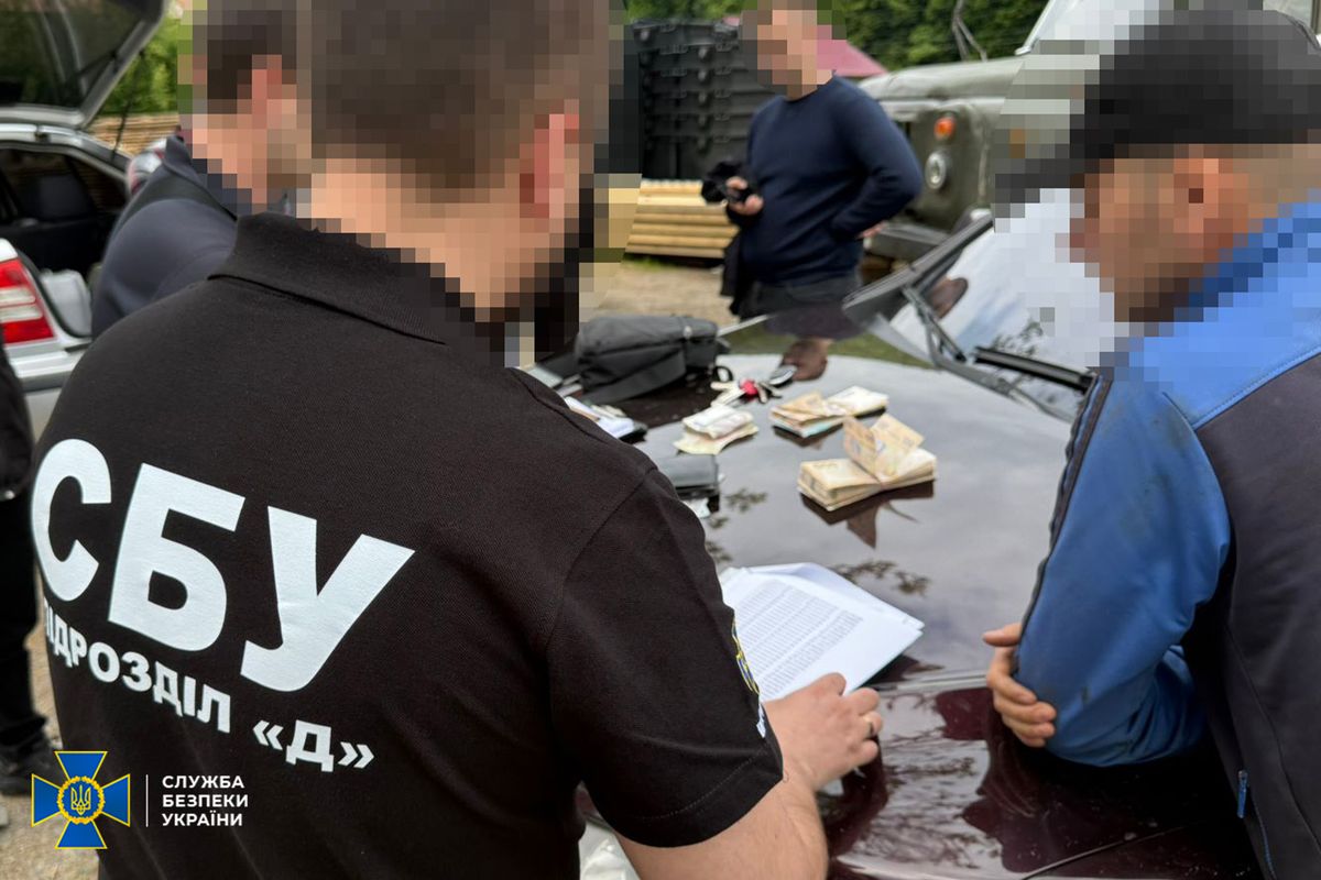 На Закарпатті на хабарі за виділення землі затримали голову селищної ради