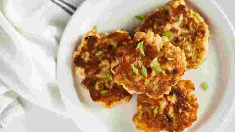 Молоко чи вода: у чому краще вимочувати хліб для котлет