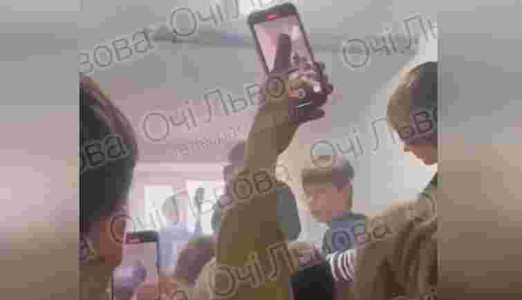 У львівській школі учні знімали на відео, як співають російські пісні