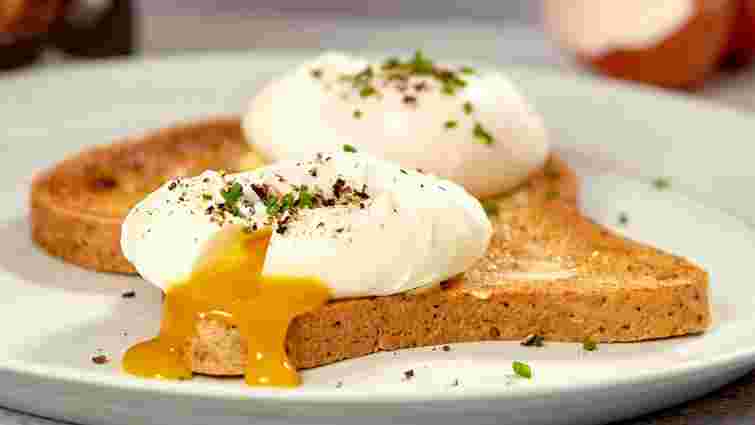 Як приготувати яйце пашот за три хвилини: поради шеф-кухаря 