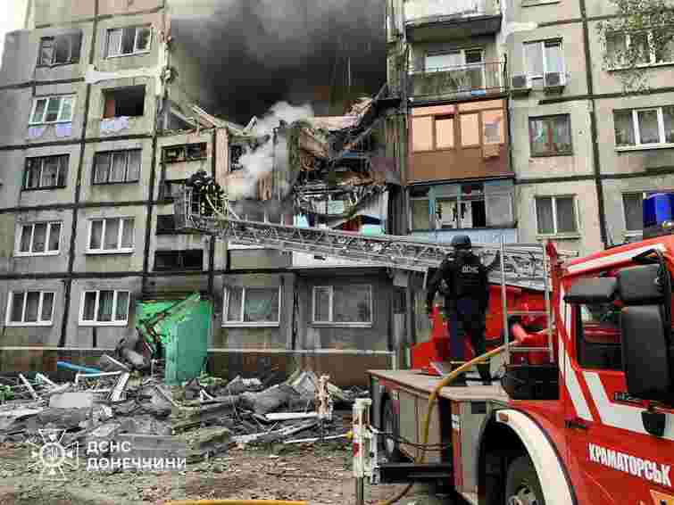 Росіяни вдарили дроном по житловій п'ятиповерхівці на Донеччині