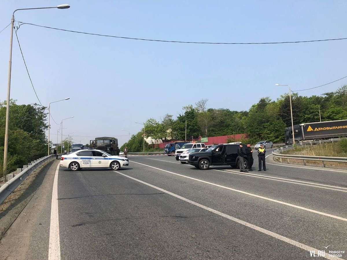 У російському Владивостоці в районі військової бухти лунали вибухи