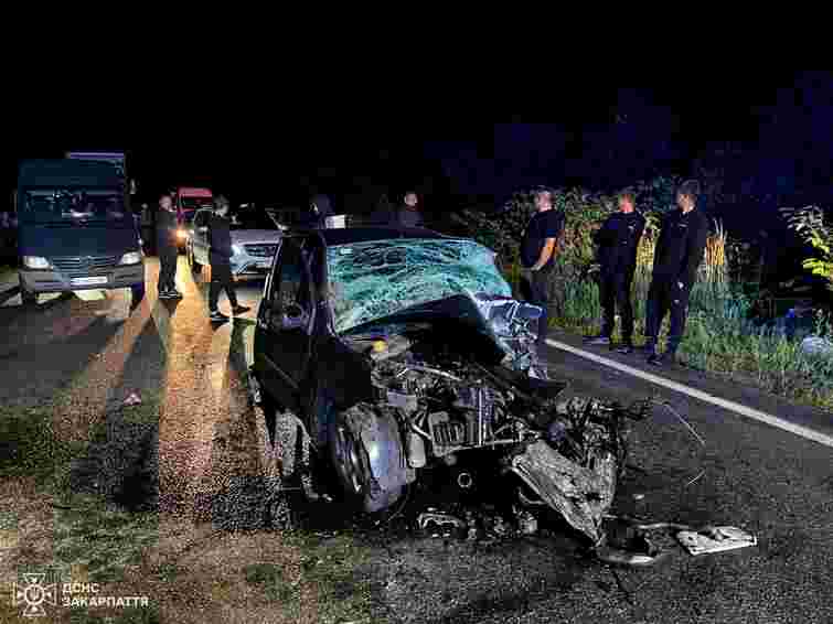 Внаслідок важкої аварії на Закарпатті госпіталізували чотирьох людей