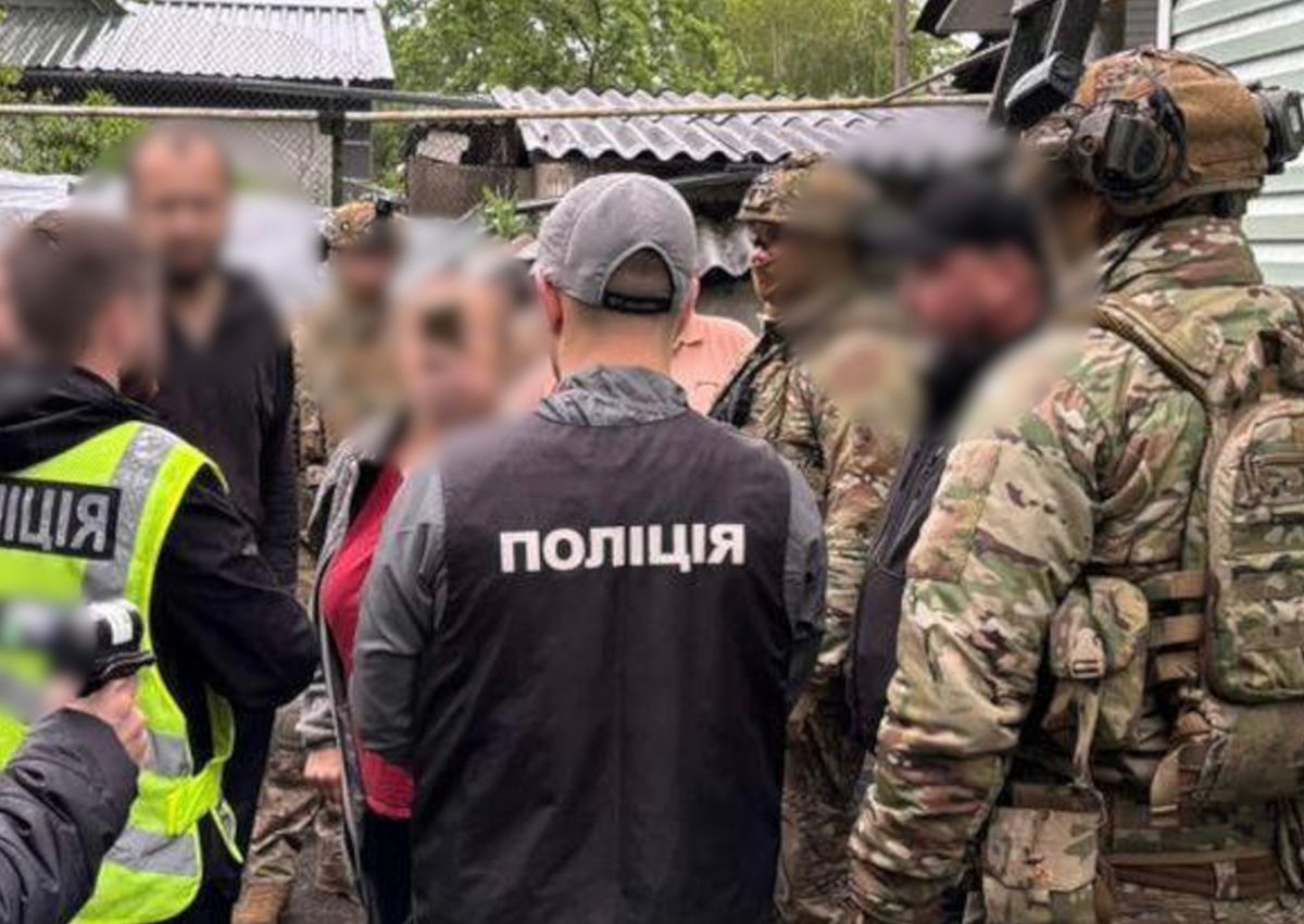На Хмельниччині викрили банду наркоторговців зі зброєю та 1,8 млн грн готівки