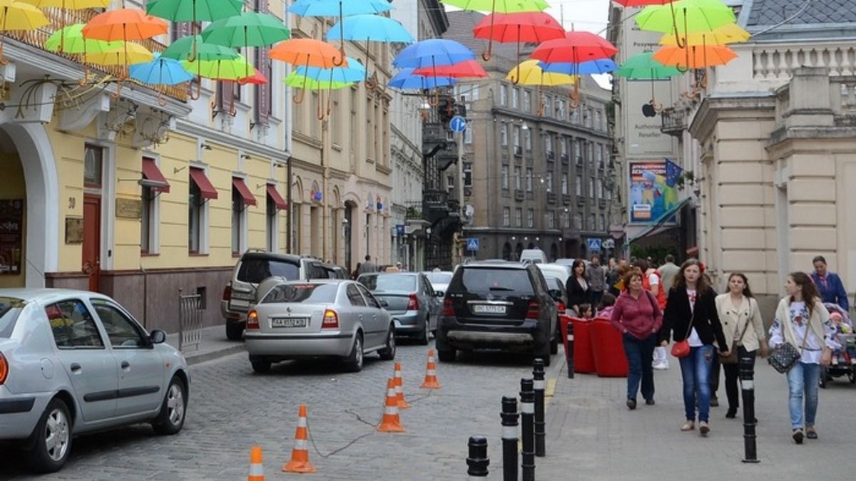 У Львові назвали вулиці, де водії найчастіше порушують правила паркування