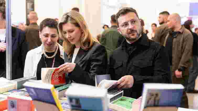 На фестивалі «Книжковий арсенал» у відвідувачів вилучили вогнепальну зброю та боєприпаси