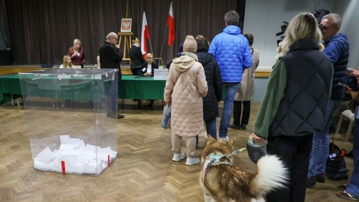 У Польщі розпочався другий тур президентських виборів