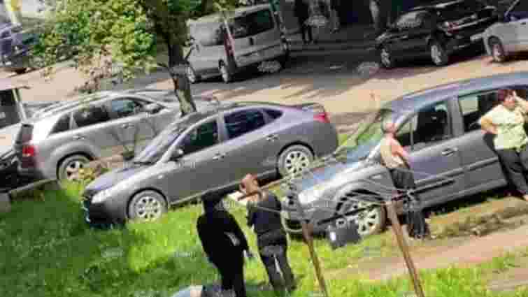 У Львові з четвертого поверху гуртожитку випав 41-річний чоловік У Львові з четвертого поверху гуртожитку випав 41-річний чоловік