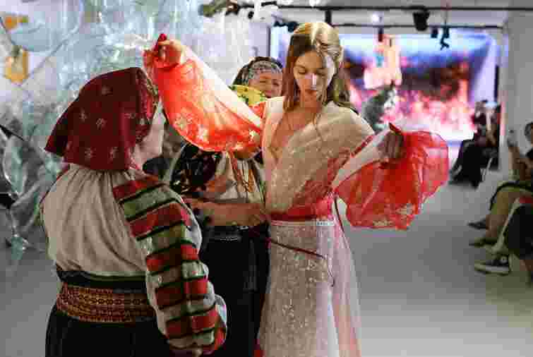 Оксана Караванська показала фешн-перформанс «Дюрер. Янголи. Спокусниці»