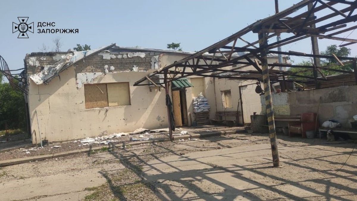 На Запоріжжі окупанти атакували пожежний підрозділ, постраждали понад 10 рятувальників