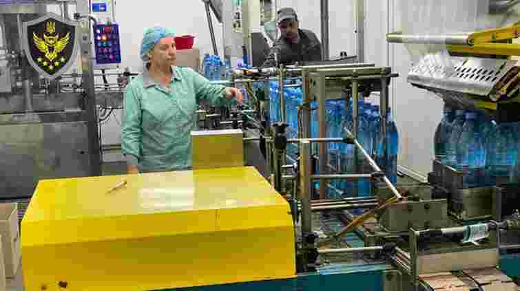 На Закарпатті в арештованих санаторіях продовжують розливати мінеральну воду