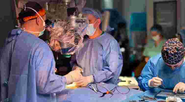 Львівські нейрохірурги врятували немовля з п’ятисантиметровою пухлиною мозку