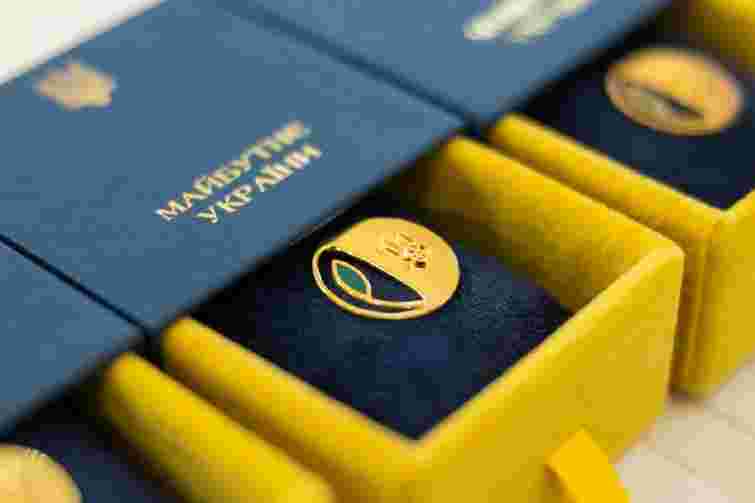 Президент вручив перші відзнаки для дітей «Майбутнє України»