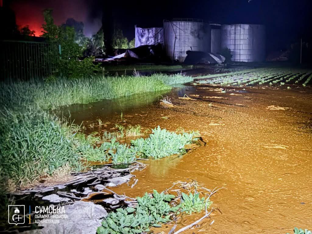 Фото Сумської ОВА, розлив патоки після атаки на завод біоетанолу 