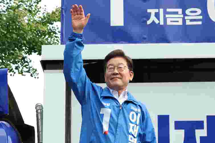 У Південній Кореї на президентських виборах переміг кандидат від Демократичної партії Лі Дже Мен
