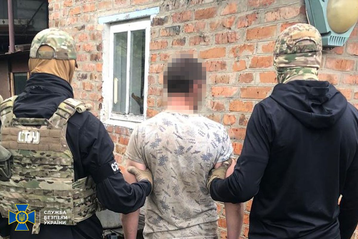 СБУ затримала 41-річного шпигуна за військовою авіацією на Хмельниччині