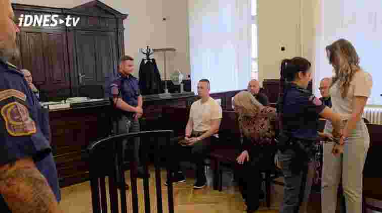 Українського митника звинувачують у масштабному шахрайстві з допомогою біженцям у Чехії