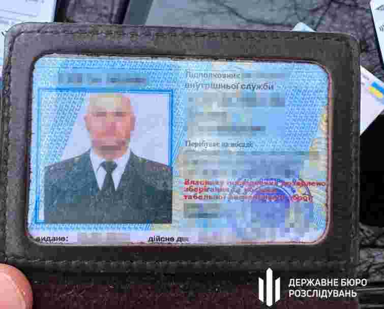 Працівник Рівненського СІЗО постачав наркотики арештантці за інтимні фото