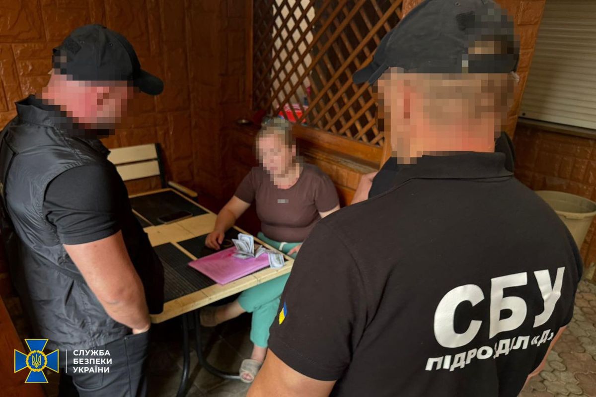 Правоохоронці затримали закарпатку за хабарі від поранених військових