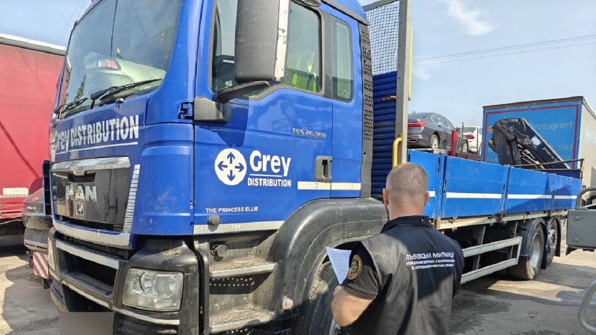 Керівниця благодійного фонду у Стрию підробила документи на авто військовим