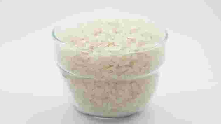 Чи потрібно промивати пропарений рис перед варінням: пояснення і корисні поради