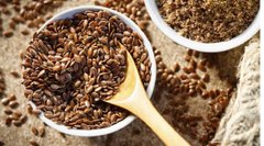 Чим насіння льону корисне для здоровʼя і як його вживати