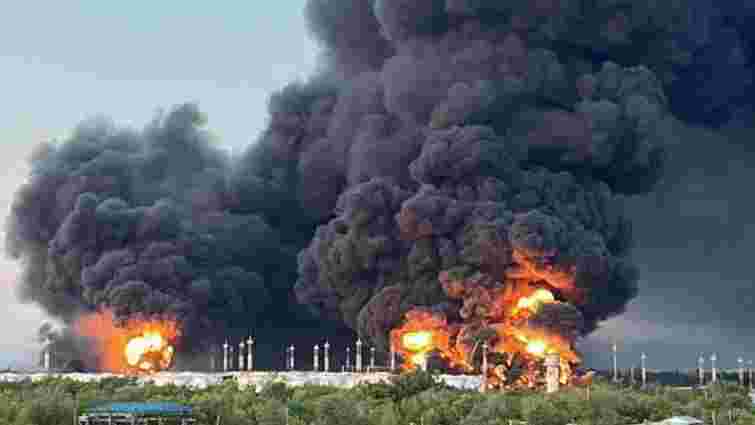 Українські дрони уразили низку аеродромів, НПЗ та логістичний пункт на території Росії