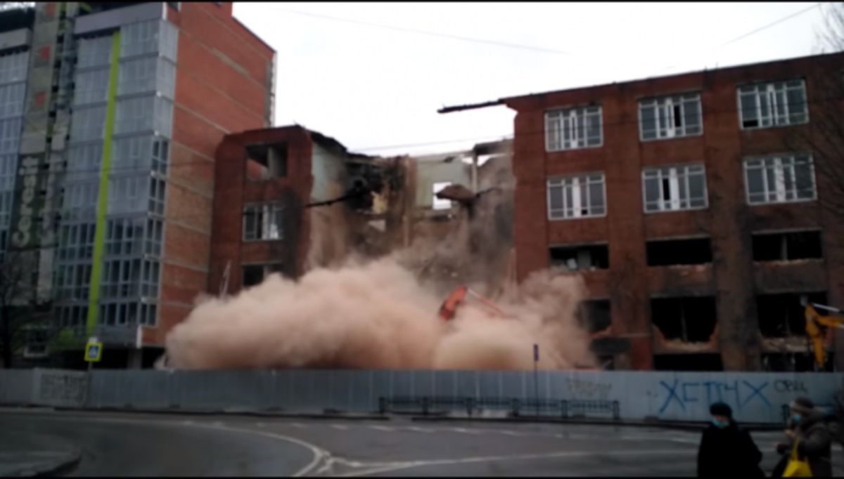 Прокуратура перевіряє законність знесення корпусу заводу «Полярон»