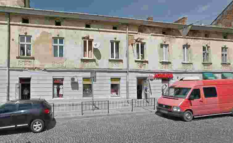 Власника «Галицького ринку» зобовʼязали повернути історичні вікна в памʼятці в центрі Львова