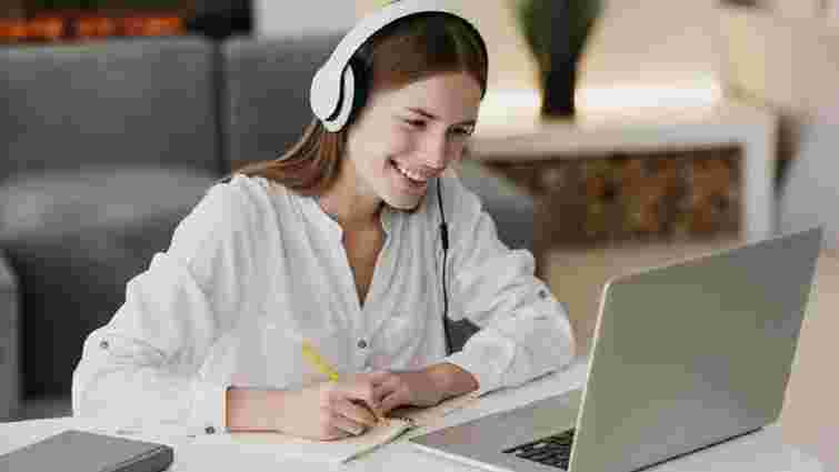 Ще більше можливостей: чому дистанційна освіта у коледжі – чудовий варіант для випускників