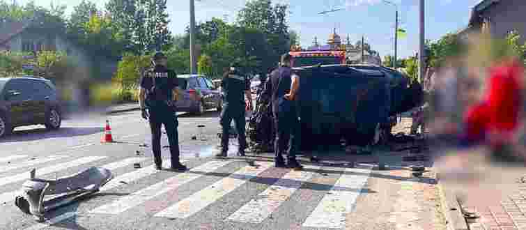 На Прикарпатті у ДТП загинула дев'ятирічна дівчинка, ще троє людей потрапили до лікарні