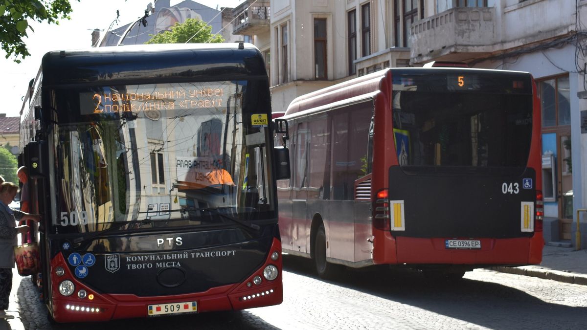 В Чернівцях влітку зменшать кількість громадського транспорту