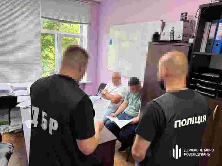 ДБР затримало начальника відділу штабу, який заробив 2,4 млн грн на незаконних бойових виплатах 