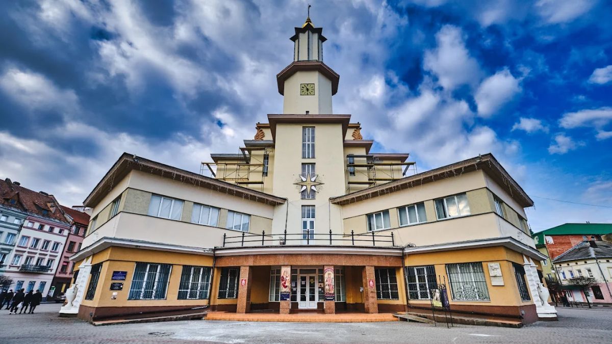 Іванофранківець чи івано-франківець: як правильно писати 