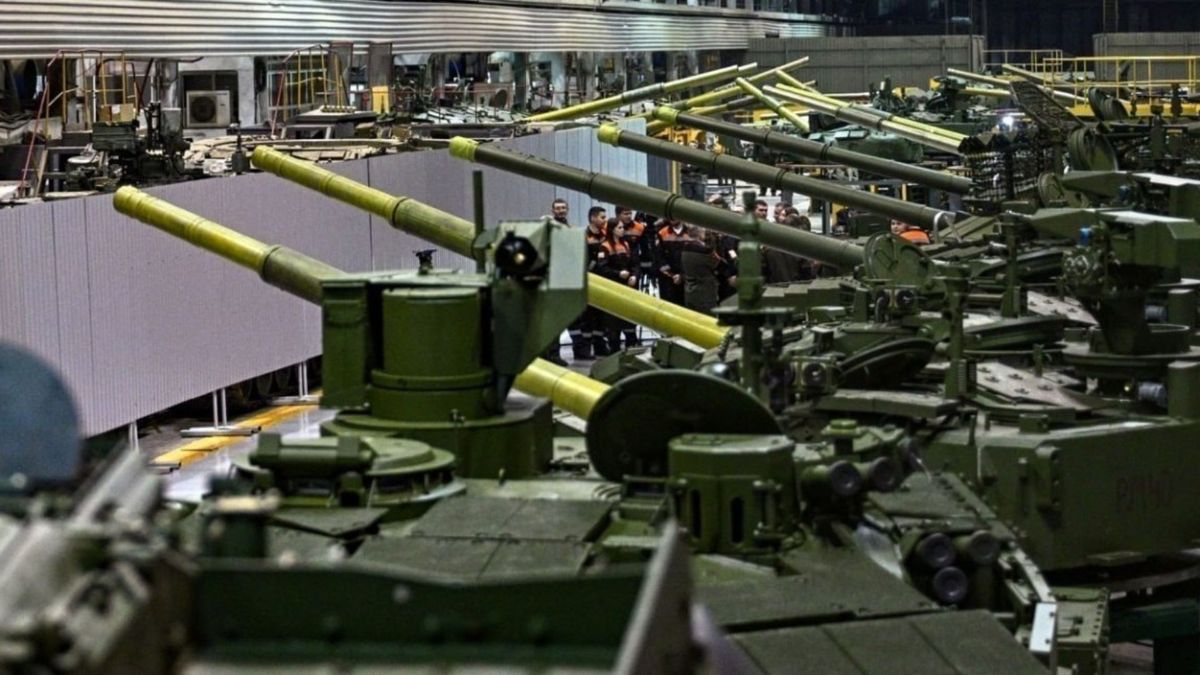 Росія виробляє зброю в рази швидше за всі країни НАТО, – Рютте