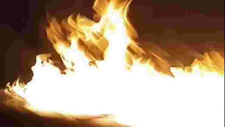 Партизани спалили автомобіль росіян із мобільним РЕБ у Мелітополі