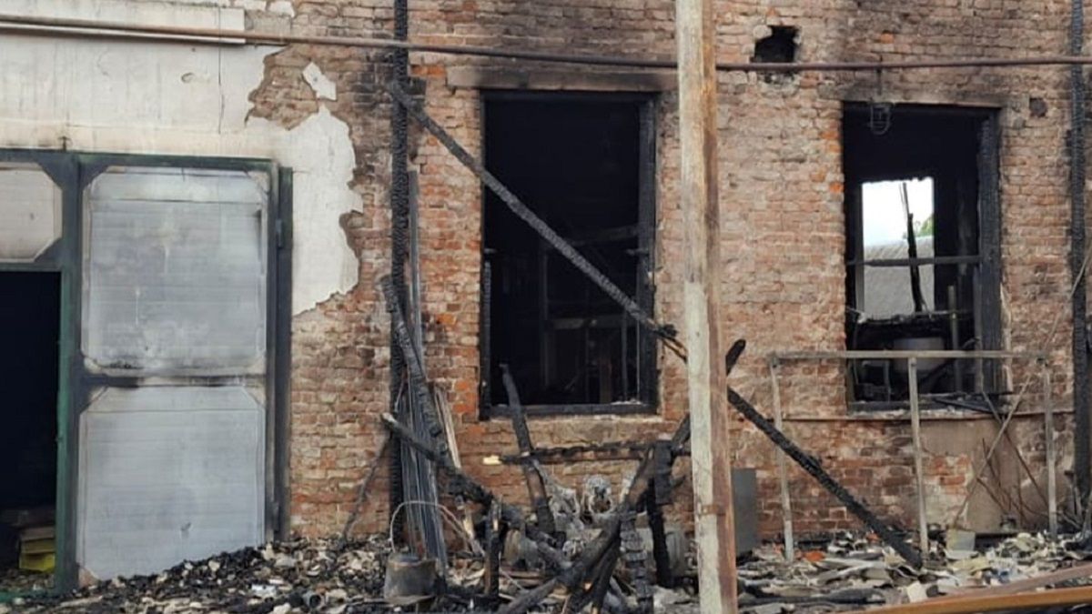 Поліція затримала 35-річну жінку за підпал меблевої фабрики у Великих Мостах