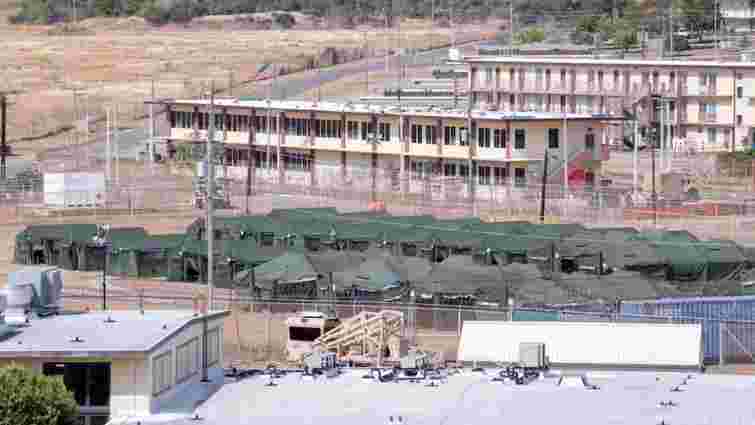 Трамп готує таємну депортацію тисячі мігрантів включно з українцями до Гуантанамо, – WP