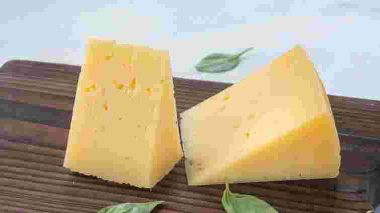 Як зберігати твердий сир у холодильнику, щоб він довго не псувався: корисні поради